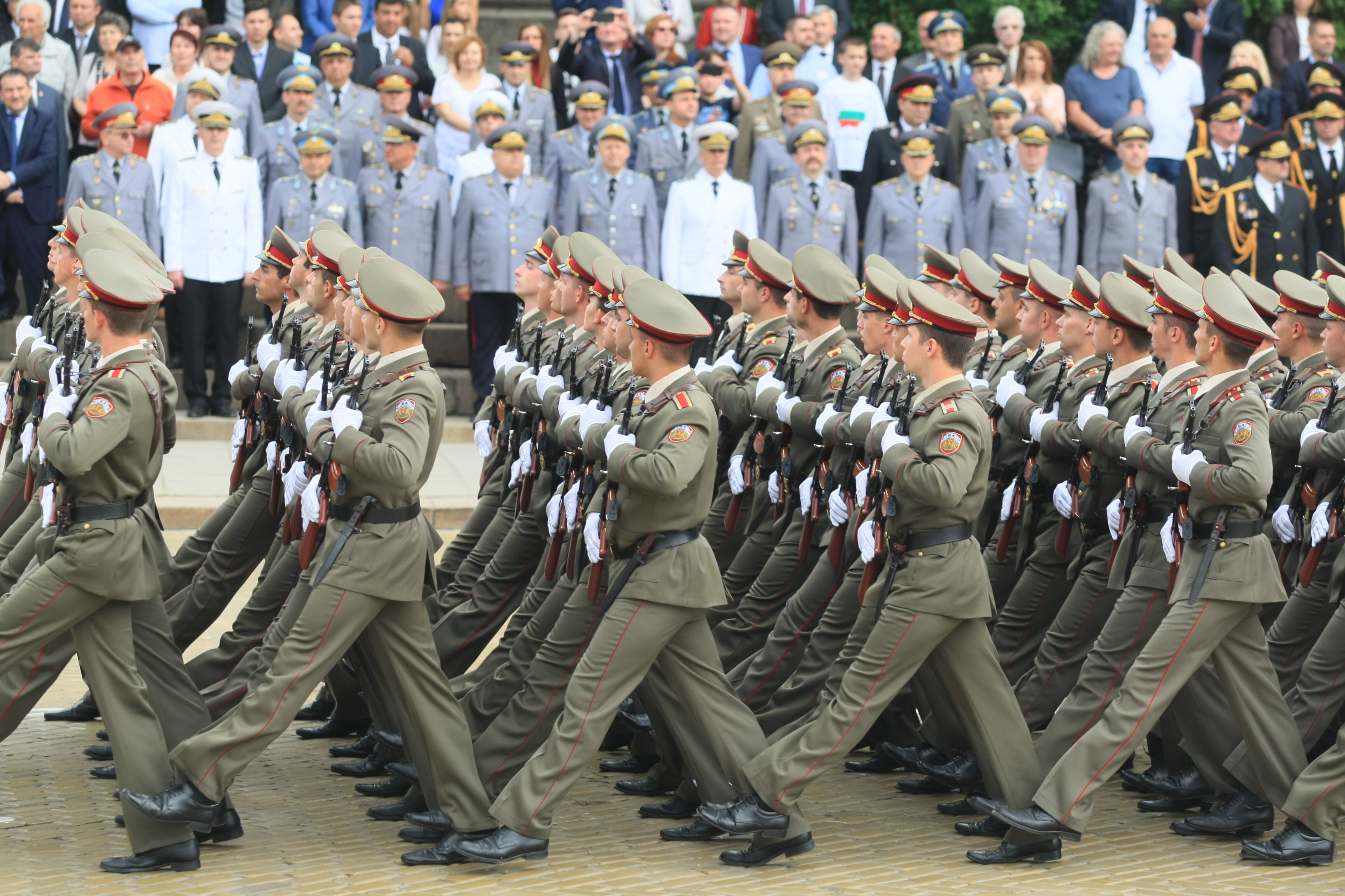 Военен парад в София за Деня на храбростта и празника на Българската армия