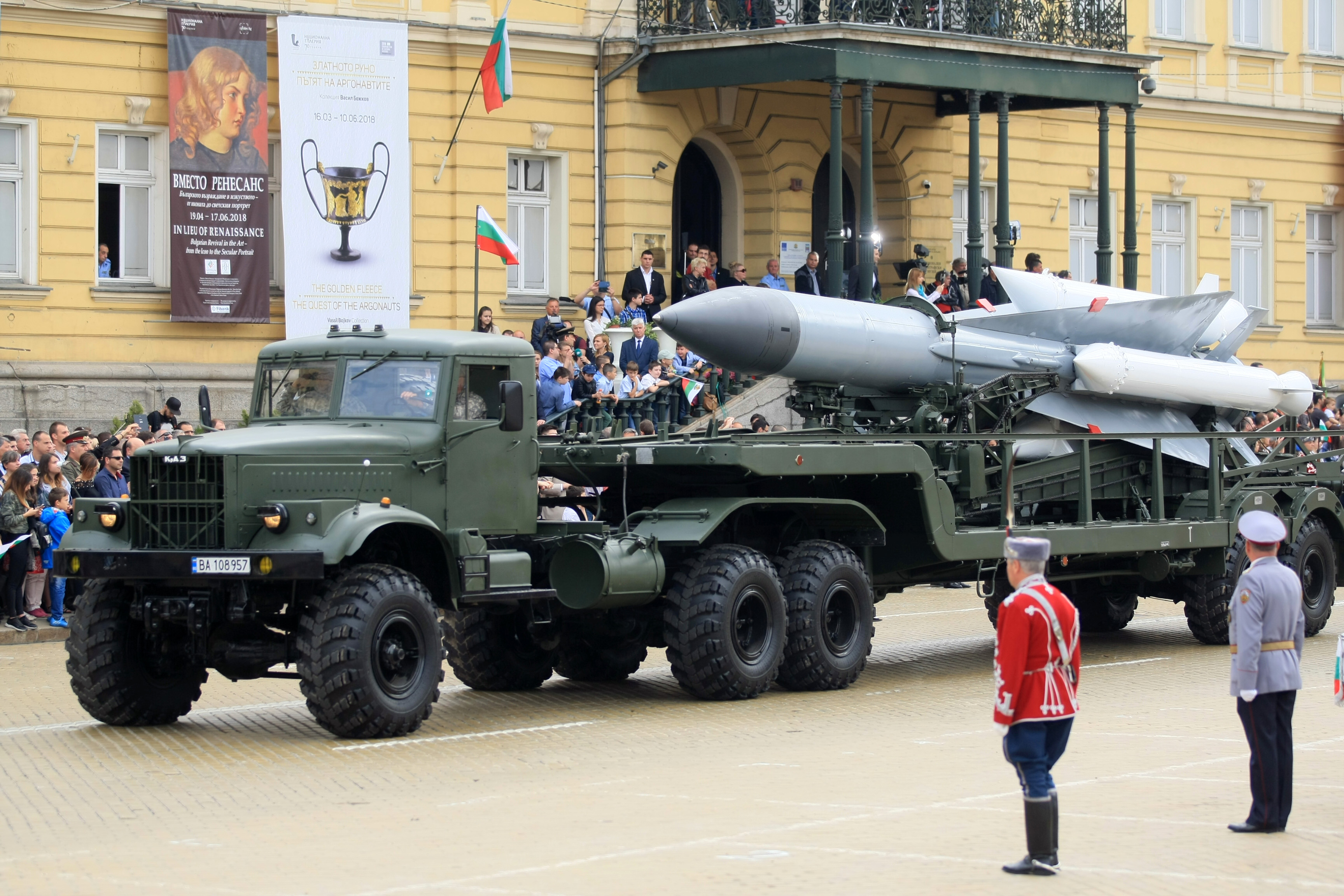 Военен парад в София за Деня на храбростта и празника на Българската армия