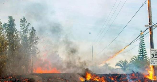 Потоците лава разтопена скална маса и отровни газове от вулкана Килауеа