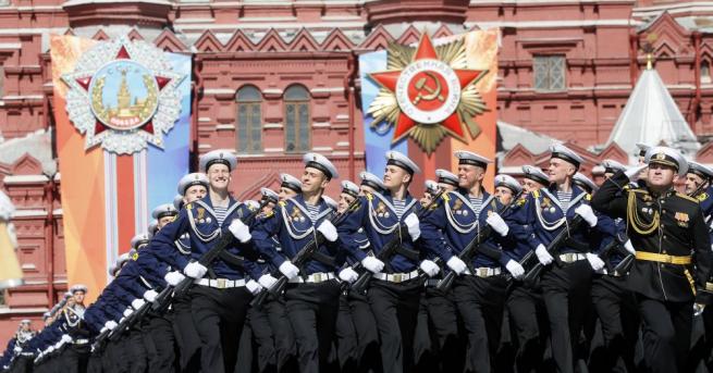 Парадът на Червения площад в Москва по случай 75 ата годишнина