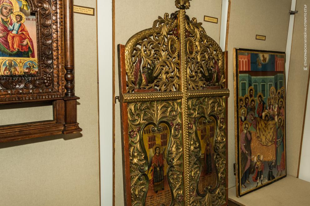 Изложбата „В ателието на тревненските майстори” представя дюлгерството, дърворезбата и иконописта