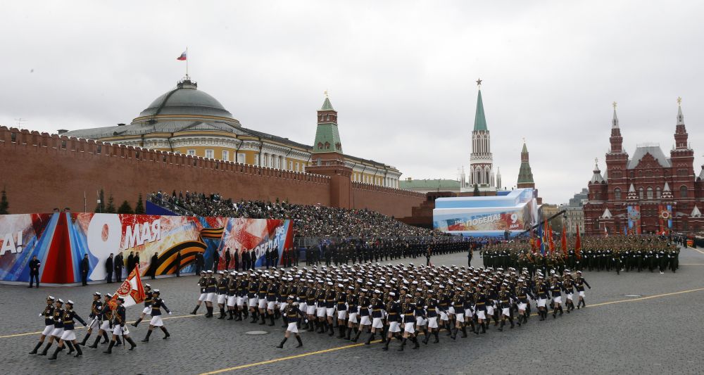 Чар във военна униформа - дамите в руската армия винаги привличат погледите по време на паради