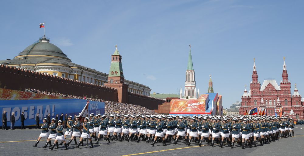 Чар във военна униформа - дамите в руската армия винаги привличат погледите по време на паради