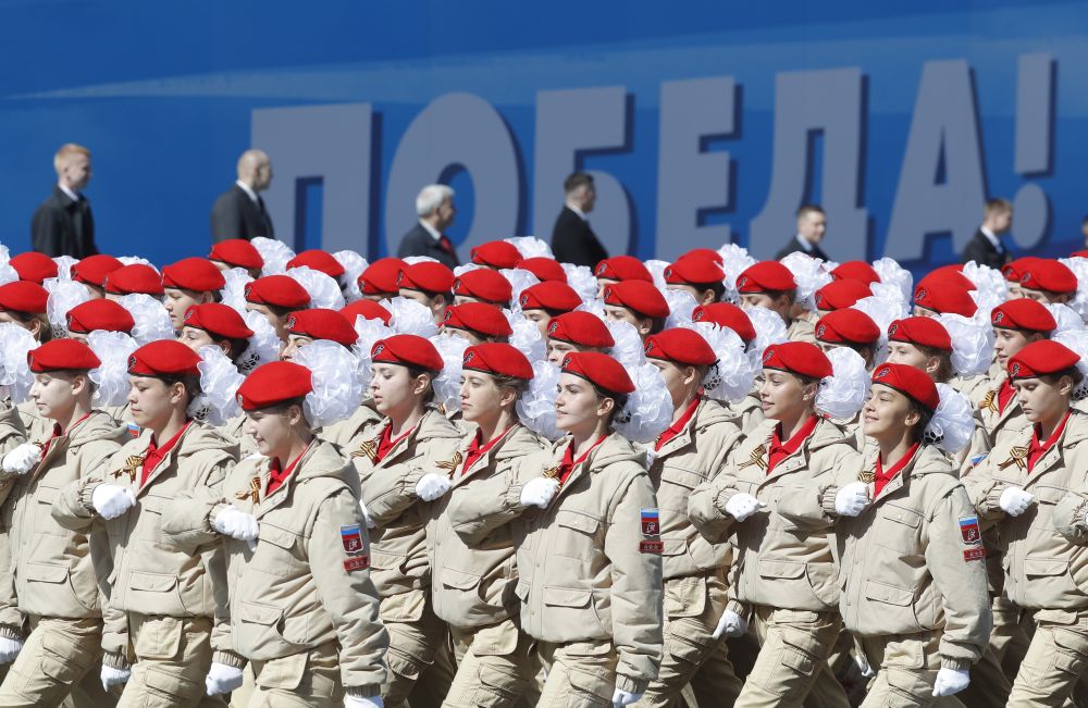 Чар във военна униформа - дамите в руската армия винаги привличат погледите по време на паради