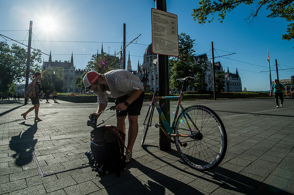 Унгарският клуб на велосипедистите организира кампания "Biking to Work" (Bringazz a munkaba!), за популяризиране на градското колоездене като средство за ежедневен транспорт от 14 май до 10 юни с подкрепата на Министерството на националното развитие.