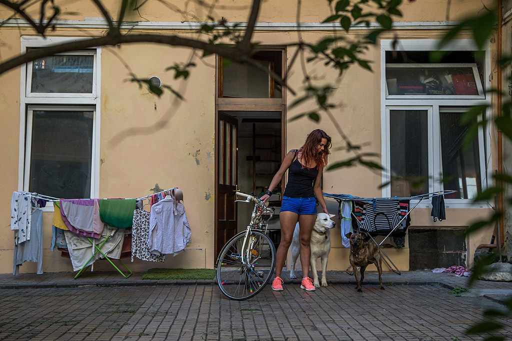 Унгарският клуб на велосипедистите организира кампания "Biking to Work" (Bringazz a munkaba!), за популяризиране на градското колоездене като средство за ежедневен транспорт от 14 май до 10 юни с подкрепата на Министерството на националното развитие.