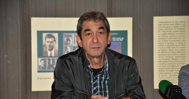 Директорът на Драматично кукления театър във Враца Анастас Попдимитров положи клетва
