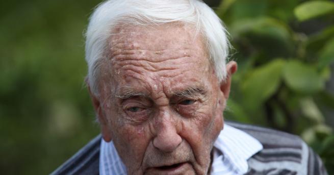 104 годишният австралийски учен Дейвид Гудъл реши да сложи край на