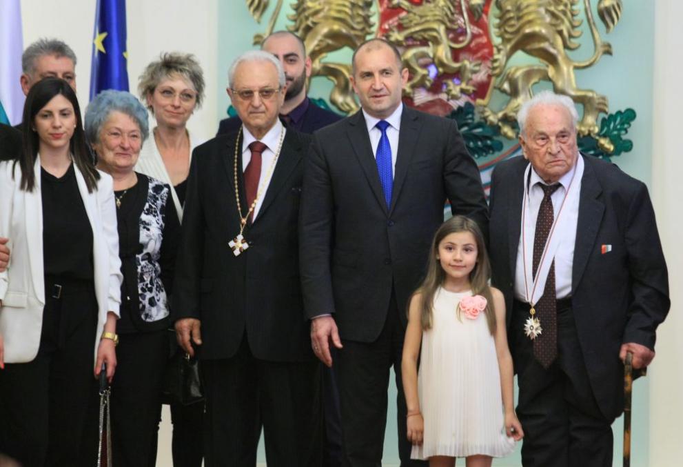  Президентът Румен Радев удостои с висши държавни оценки учени със заслуги в региона на медицината, на образованието и на културата 