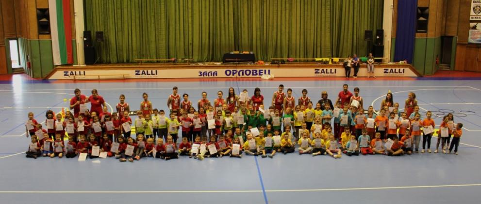 Децата от ДГ „Детелина“ взеха участие в спортния празник