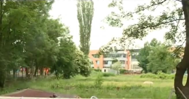 Жители на столичния район Изгрев излязоха днес на протест и