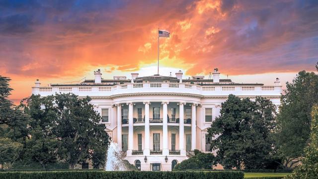  Джо Байдън и съпругата му отпразнуваха първия си Хелоуин в Белия дом (ВИДЕО)