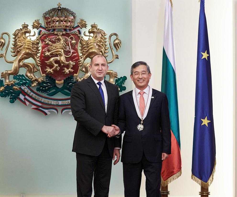 Президентът Румен Радев и посланикът на Южна Корея Шин Бу нам