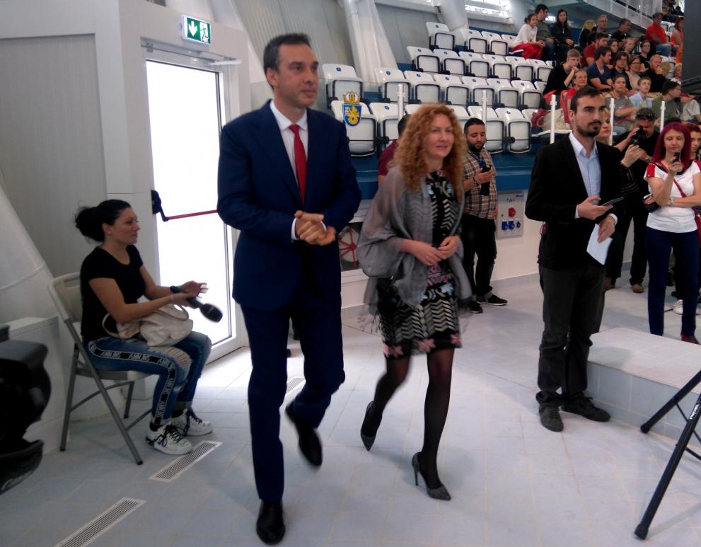Надяваме се надявам се медалите и купите в града да се увеличат“, каза кметът на Бургас Димитър Николов при откриването на най-модерния плувен комплекс на Балканите- Парк Арена.