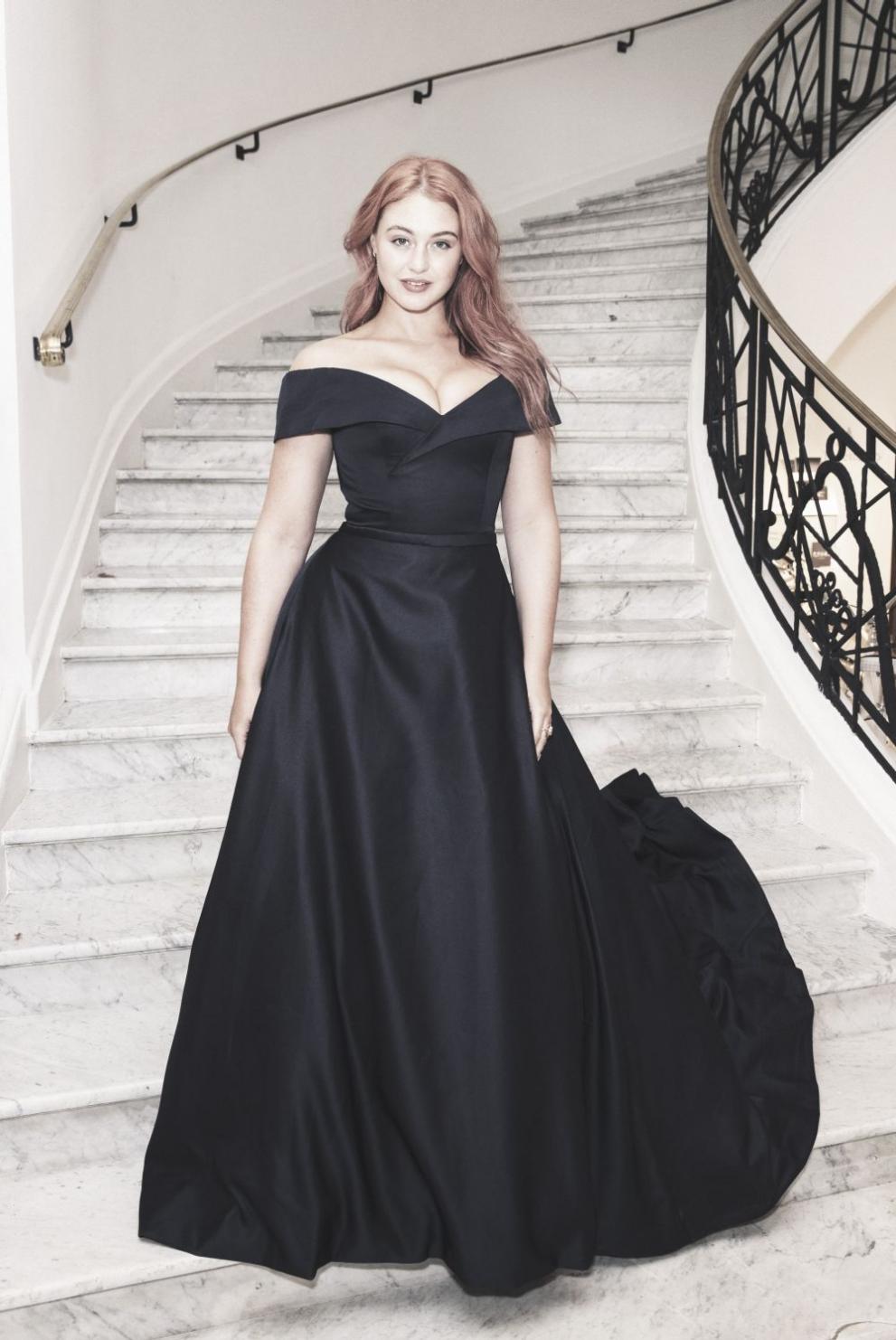  Искра Лорънс 