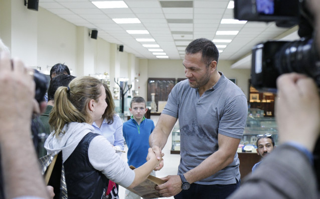 Професионалният боксор Кубрат Пулев се срещна с деца от Специално