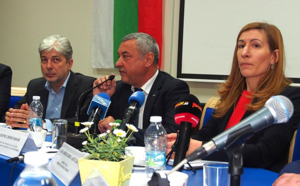  Николина Ангелкова Нено Димов и Валери Симеонов във Варна 