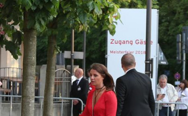 Гадже на ас от Байерн отиде с BMX и джапанки на купона за титлата