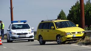 Катастрофа между два леки автомобила