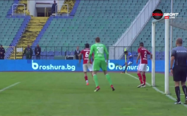 Бившият футболист на ЦСКА и настоящ на Левски Станислав Костов