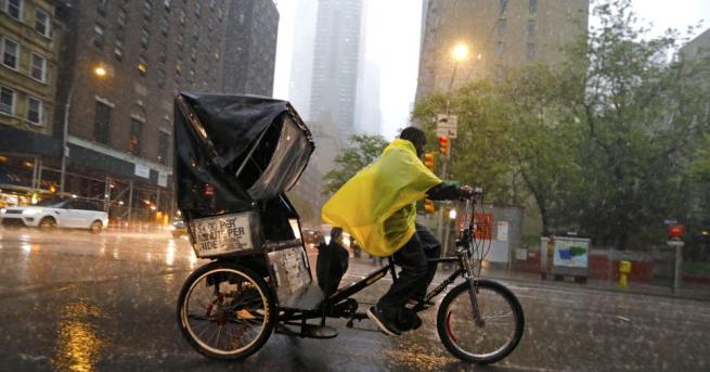 Мощни бури придружени със силен вятър проливни дъждове и градушки