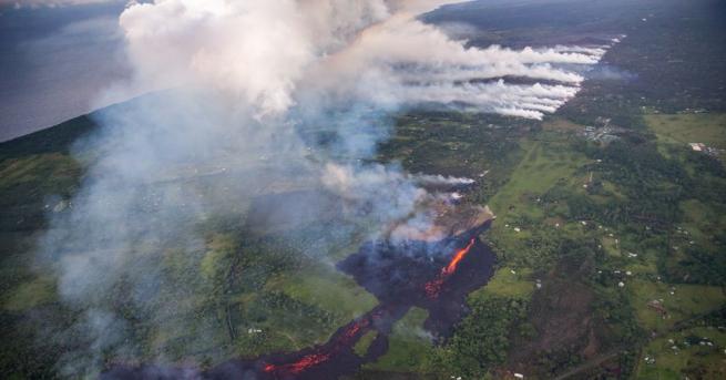 Експлозиите във вулкана Килауеа на Хавайските острови се засилиха вчера
