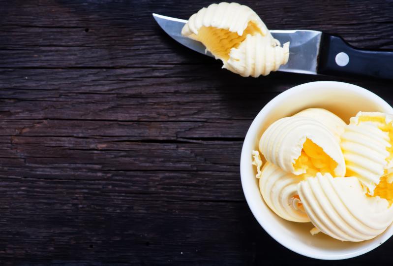 <p><strong>Масло</strong><br />
<br />
Тази опция за закуска може да бъде калорична, особено ако смесите мазнини с въглехидрати.</p>