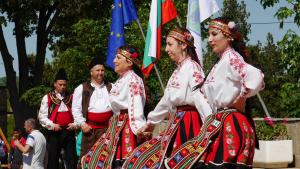 танци народни носии