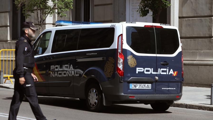 Арестуваха 41 българи в Испания, купували момичета