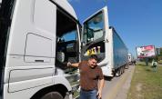  Хладилен камион с 41 мигранти с българска регистрация в Гърция 