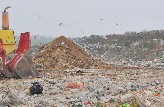 Фирма от съседна община ще извози боклука на Кубрат