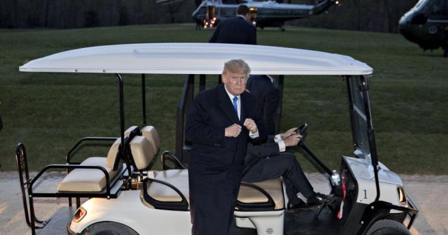 Въоръжен мъж който скандирал срещу президента на САЩ Доналд Тръмп