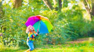 пролет чадър дъжд дете