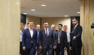 Гръцкият премиер Алексис Ципрас и Македонският му колега Зоран Заев на срещата в София