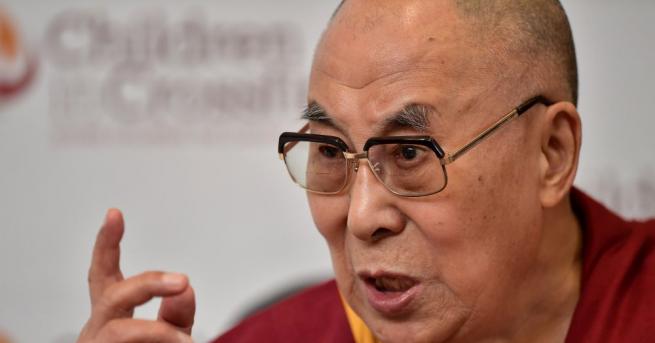 Далай Лама беше хоспитализиран в индийската столица заради белодробна инфекция