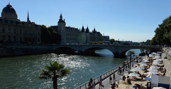 Във френската столица бяха възобновени прекъснатите преди шест месеца изпитания