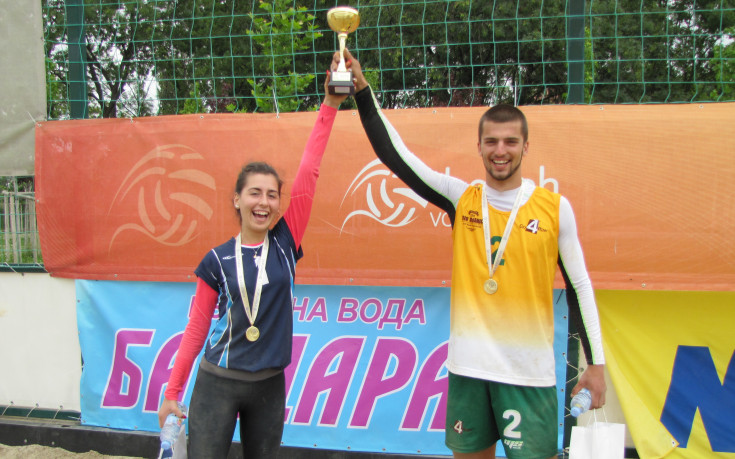 Юбилейният сезон на Beach Volley Mania почва със смесени двойки