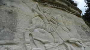 Осветиха скалния барелеф на Свети Георги край Елешница