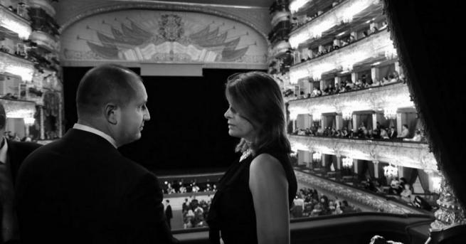 Съпругата на президента Румен Радев го придружи на визитата му