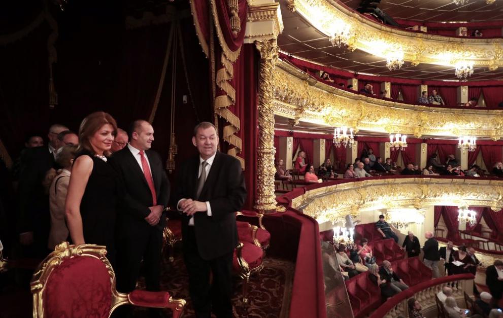  Десислава Радева в грациозен гащеризон в Болшой спектакъл 