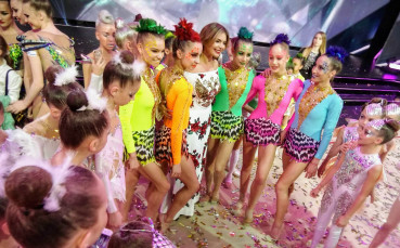 Грациите играха пред над 30 000 за фестивала на Алина Кабаева