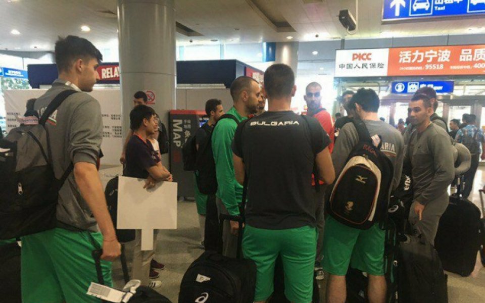 Волейболните национали пристигнаха в Китай след 15 часа път