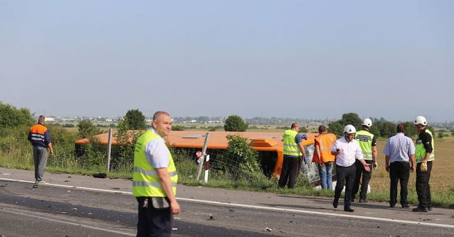 Шофьорът на ТИР а предизвикал катастрофата с автобус на градския транспорт