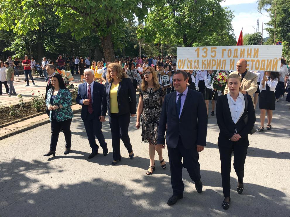  Вицепрезидентът Илияна Йотова бе част от празненствата по случай 24 май във Велики Преслав 