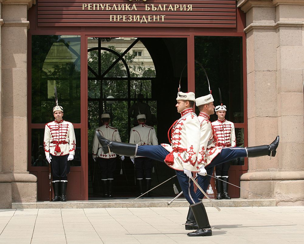 24 май - Денят на българската просвета и култура и славянската писменост, се отбелязва с шествия и тържества в цялата страна. В София се проведе шествие и тържествена церемония