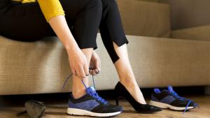 ходене пеша обувки