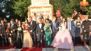 абитуриенти Лом