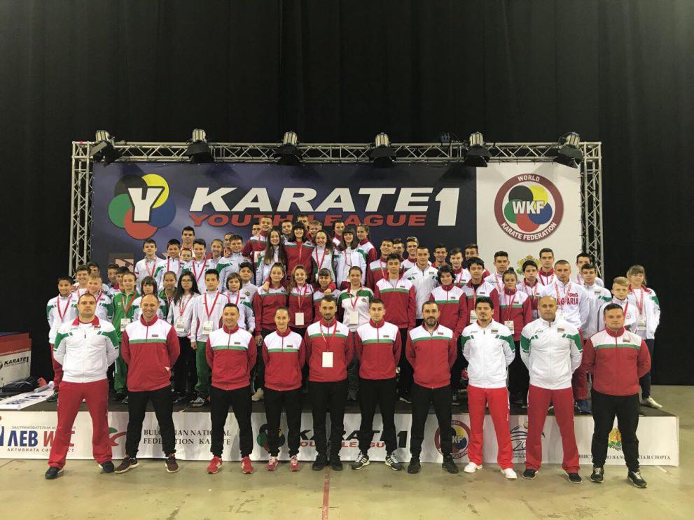 КК Дарис с 6 каратеки на Първата Световна Младежка Лига- гр. София