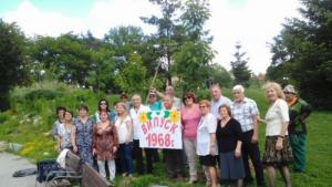 Випуск 1968 година на гимназията в Гоце Делчев засади дръвчета