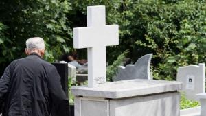 Вандали поругаха паметници в гробищата на село Боровци съобщиха от